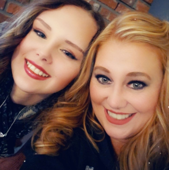 Meet your Posher, Sarah - Picture 1 of 1